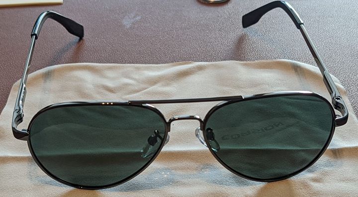 Having the vintage small aviator sunglasses from Coasion