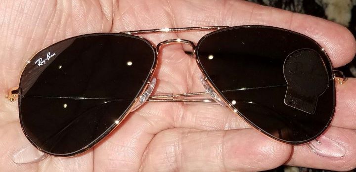 Reviewing the durable metal frame of the sunglasses