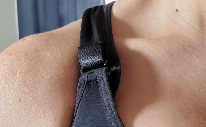 Reviewing the front closure of the post-surgery bra from Shaperx if it offers a comfortable slide