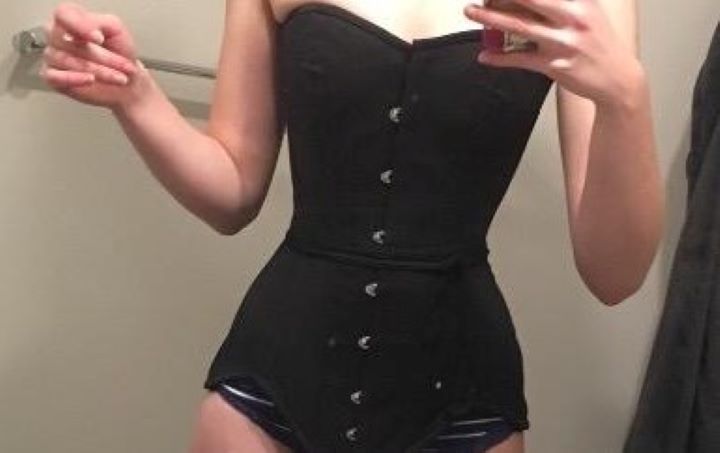 Confirming how lightweight and supportive the corsets for waist training