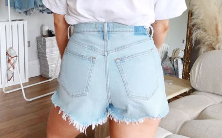 Validating how sturdy and stretchable the shorts for curvy women