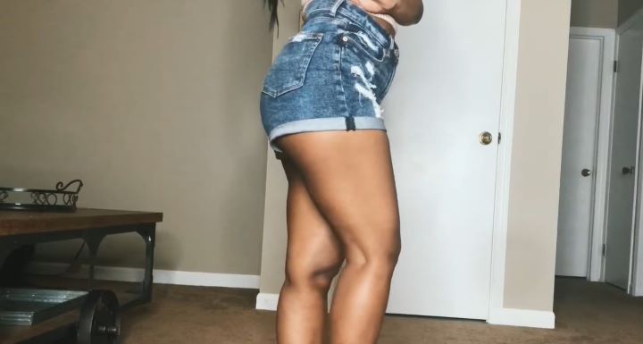 Trying how to pull off shorts with big thighs