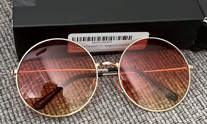 Checking the quality of the sunglasses for oval face