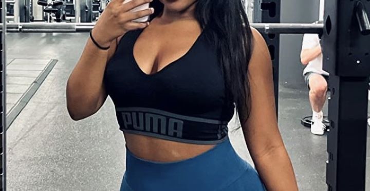  Wearing the Seamless Sports Bra from the brand PUMA