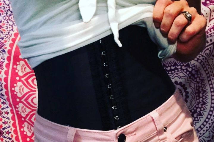 Using the flexible corsets for waist training from Yianna